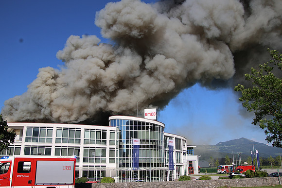 Großbrand bei Emco Hallein
