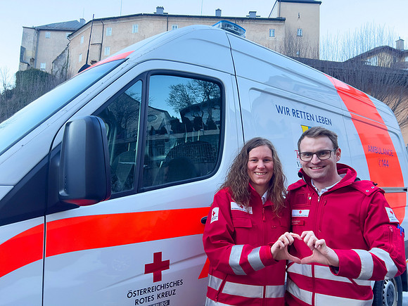 Aus Liebe zum Menschen: Wenn aus Kameradschaft Liebe wird