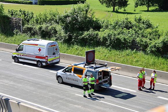 Klima-Kleber Blockade A10 bei Hallein