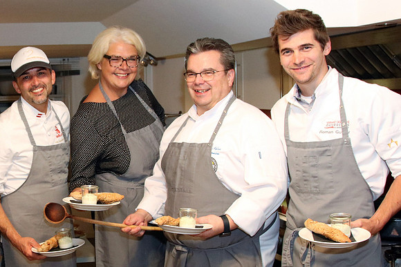Festmahl im Salzburger Adventhaus