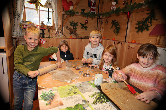 St. Leonharder Adventmarkt mit den Grödiger Krampussen