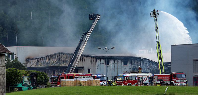 Großbrand bei Emco Hallein
