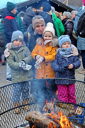 St. Leonharder Adventmarkt mit den Grödiger Krampussen