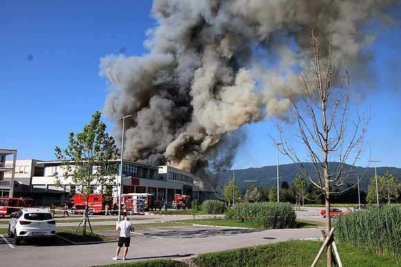 Großbrand bei Emco Hallein