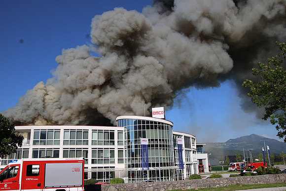 Großbrand bei Emco Hallein